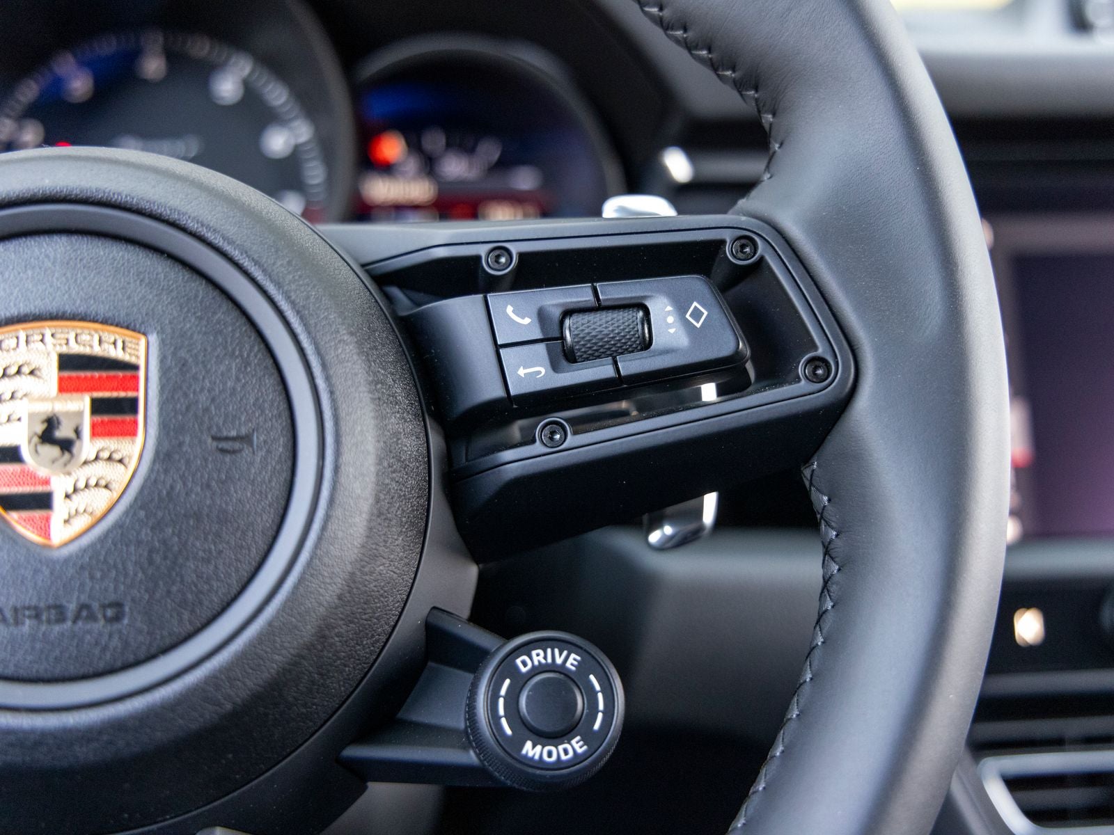 2025 Porsche Macan T