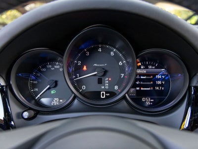 2025 Porsche Macan T