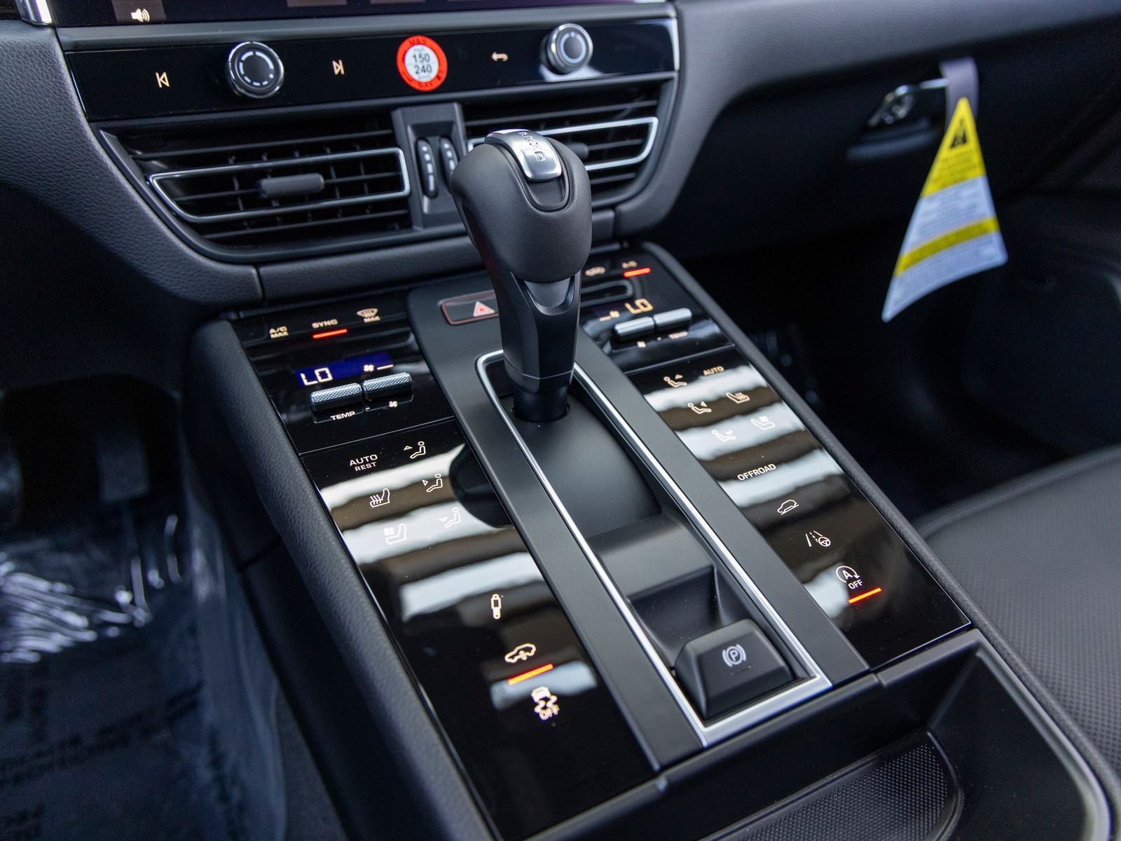 2025 Porsche Macan T