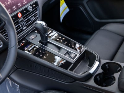 2025 Porsche Macan T