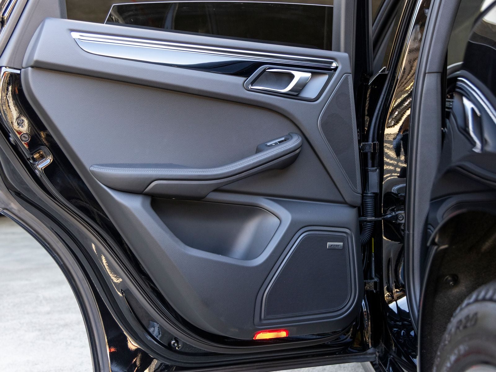 2025 Porsche Macan T