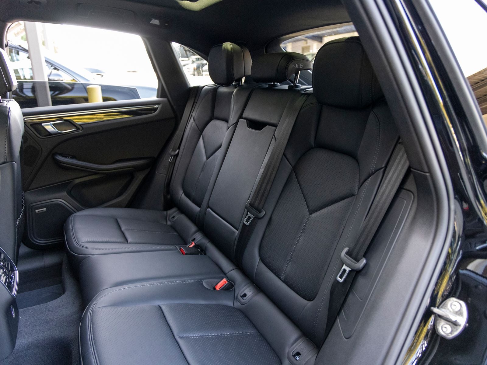 2025 Porsche Macan T