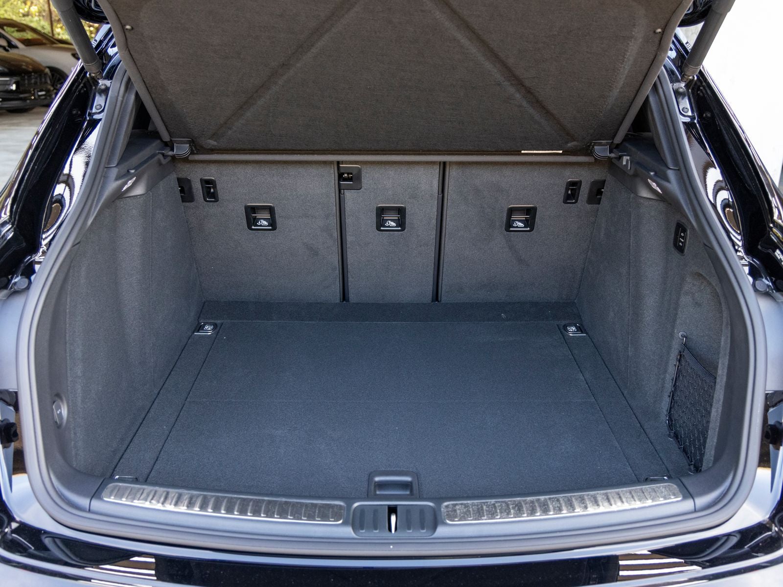 2025 Porsche Macan T