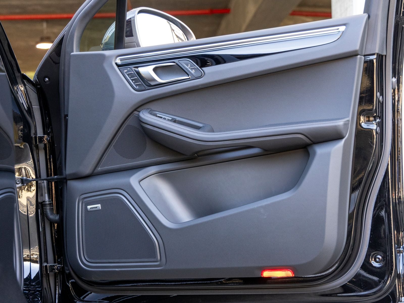 2025 Porsche Macan T