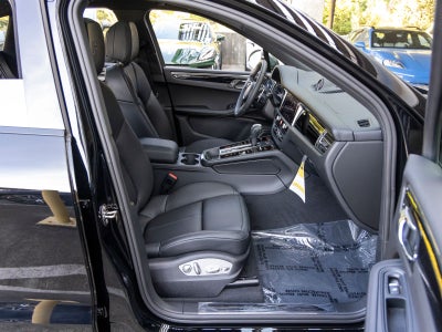 2025 Porsche Macan T