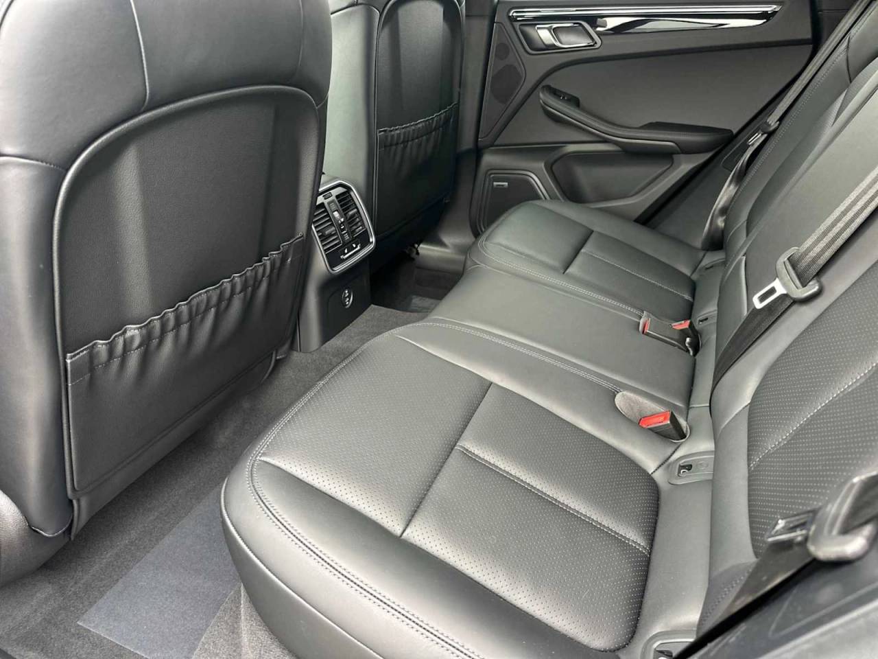 2025 Porsche Macan Macan T