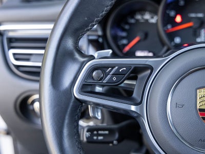 2021 Porsche Macan Macan