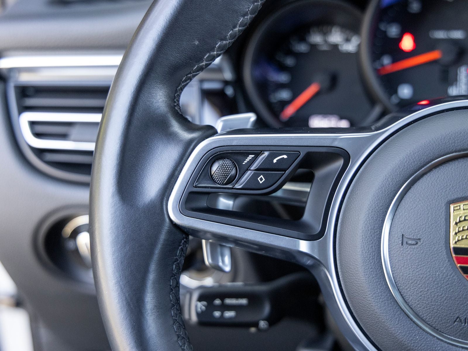 2021 Porsche Macan Macan
