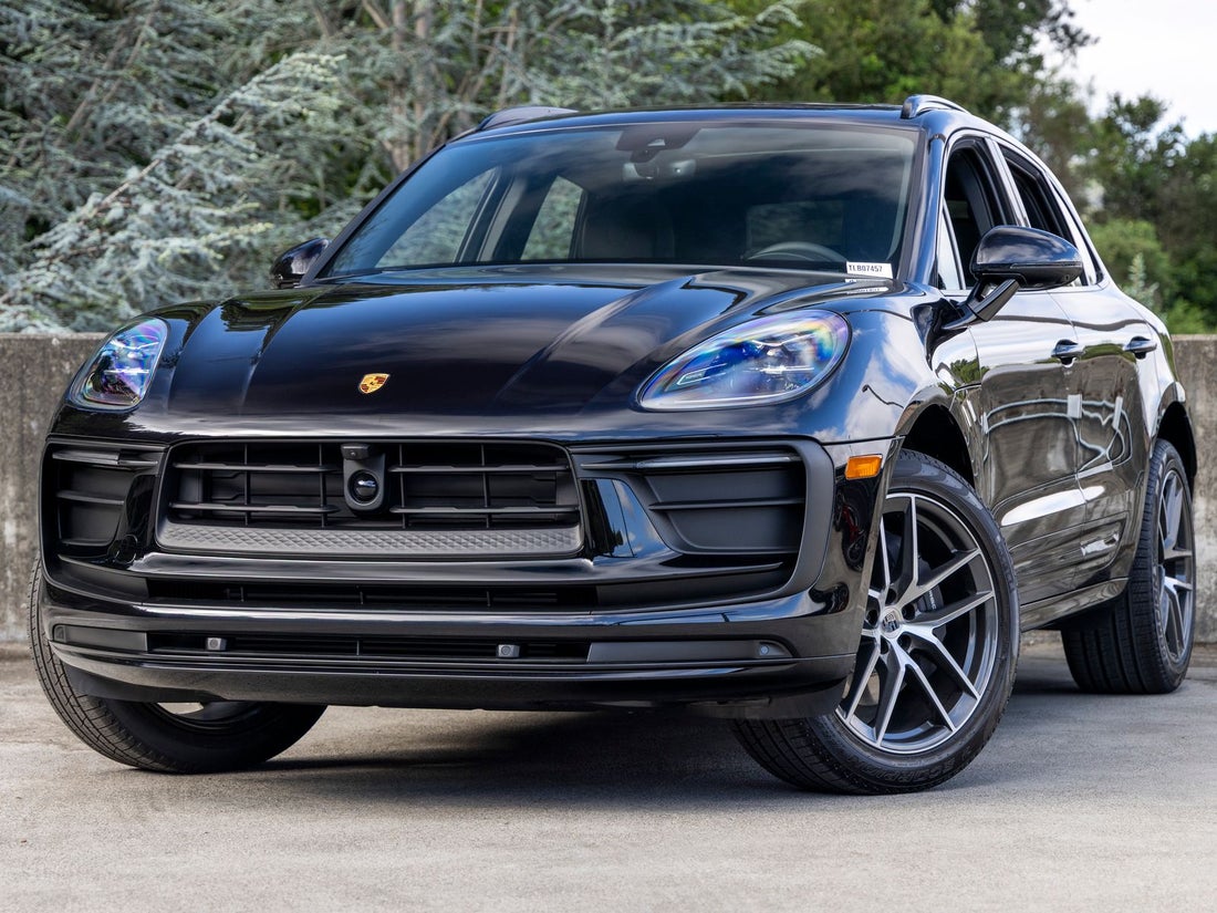 2026 Porsche Macan — photo 1 of 61