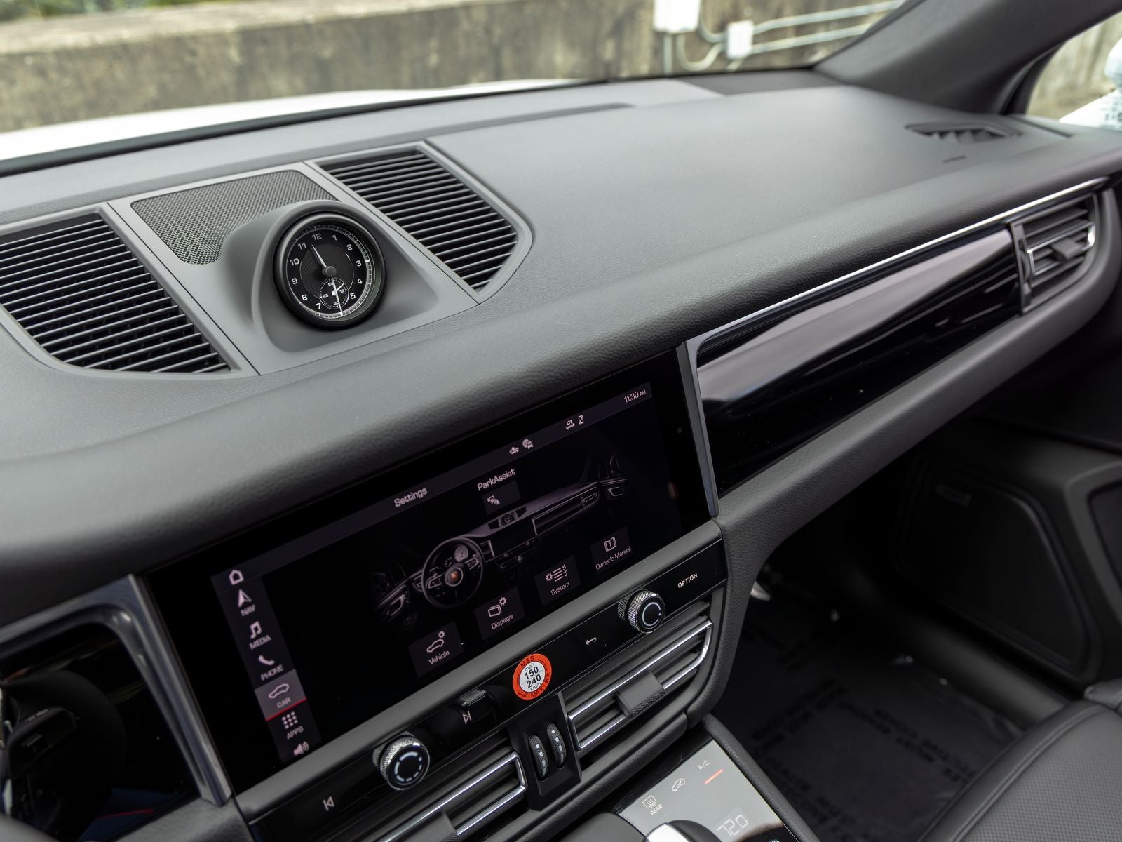 2026 Porsche Macan Base