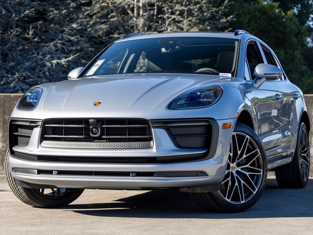 2026 Porsche Macan — photo 1 of 61