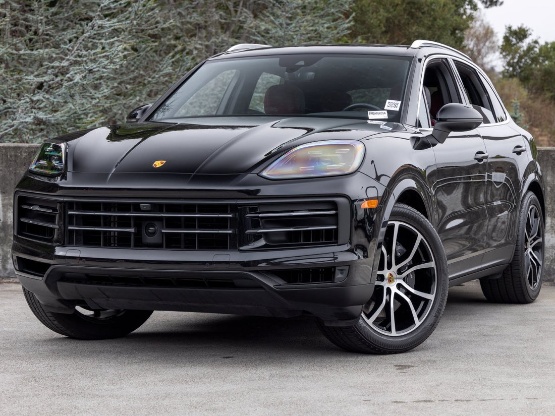 2024 Porsche Cayenne — photo 1 of 65