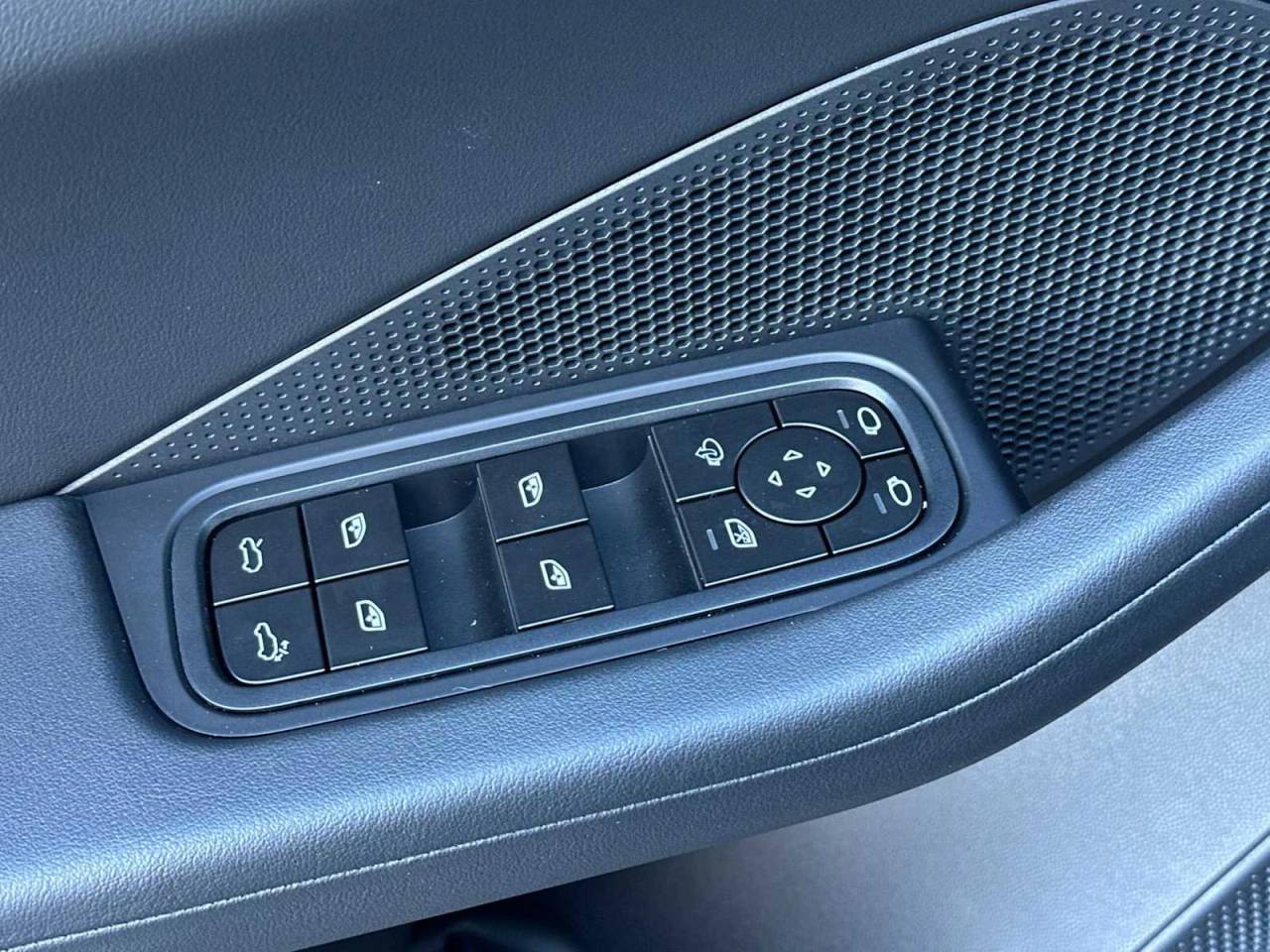 2025 Porsche Macan Macan 4S Electric