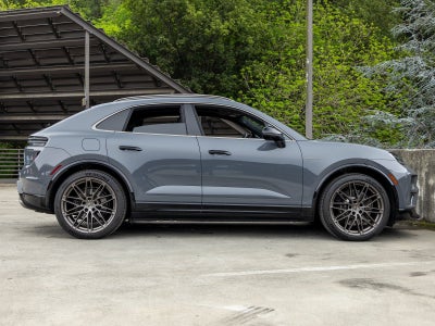 2025 Porsche Macan Macan Turbo Electric