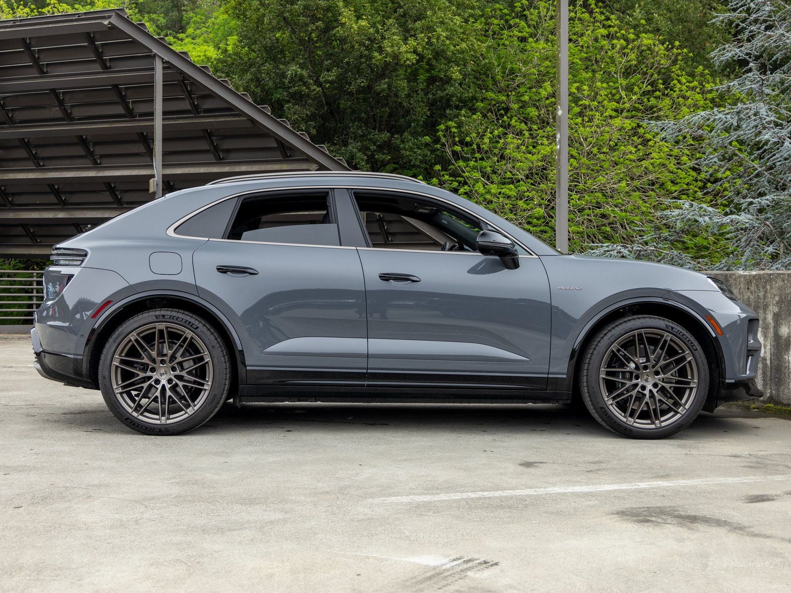2025 Porsche Macan Macan Turbo Electric