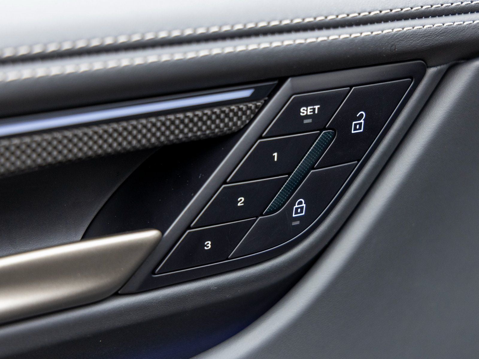 2025 Porsche Macan Macan Turbo Electric