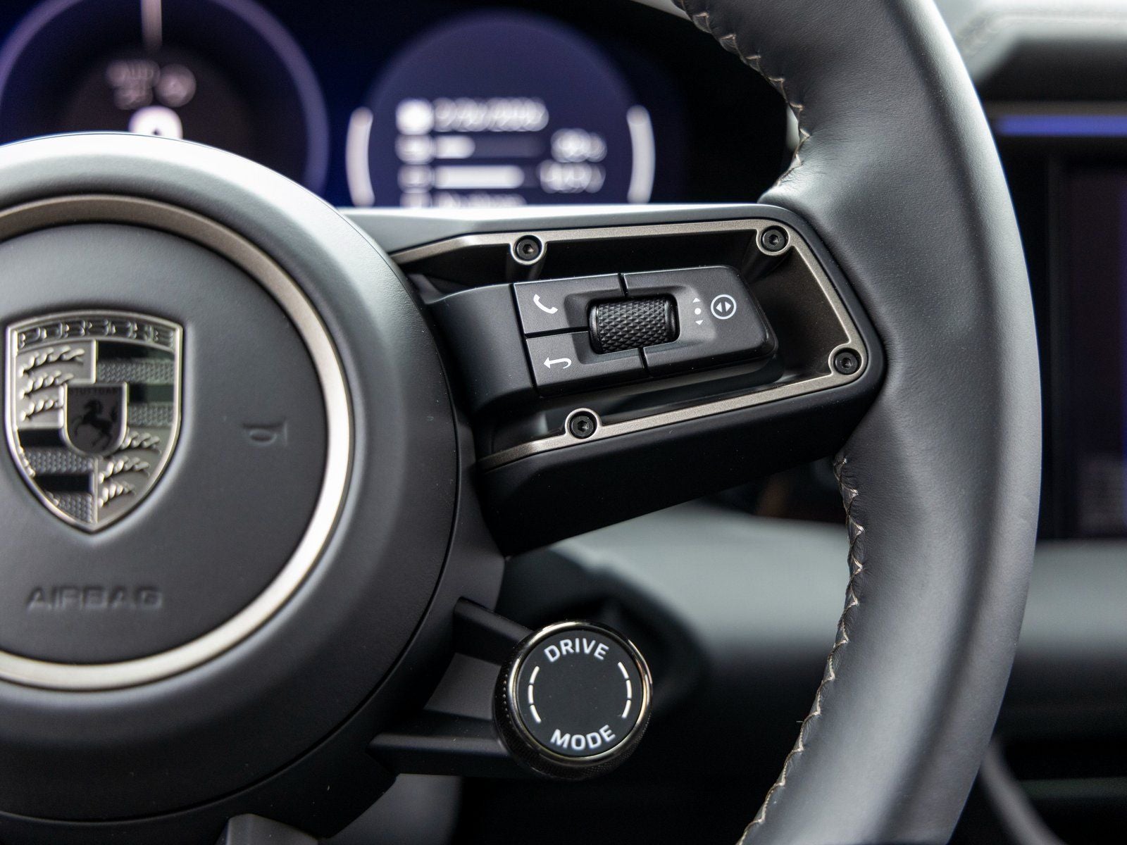 2025 Porsche Macan Macan Turbo Electric