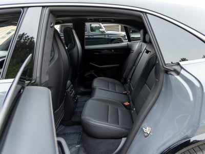 2025 Porsche Macan Macan Turbo Electric