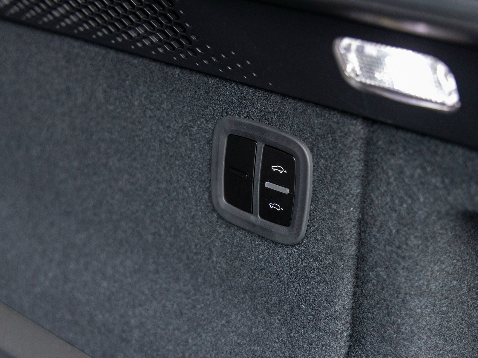 2025 Porsche Macan Macan Turbo Electric