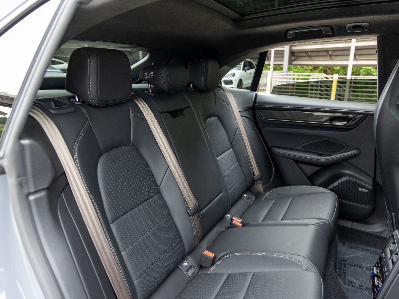 2025 Porsche Macan Macan Turbo Electric