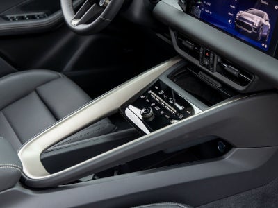 2025 Porsche Macan Macan Turbo Electric