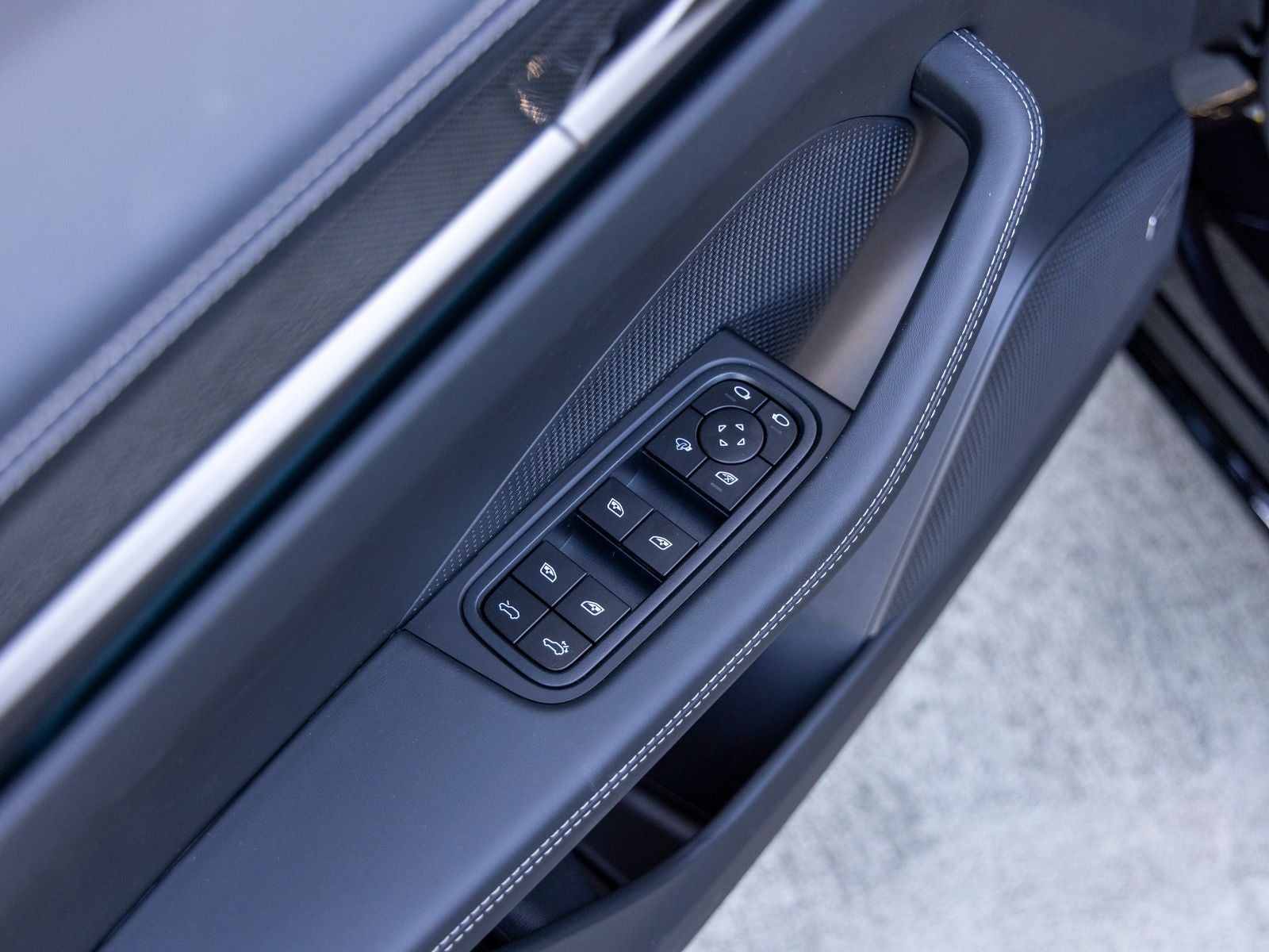 2026 Porsche Macan Turbo Electric