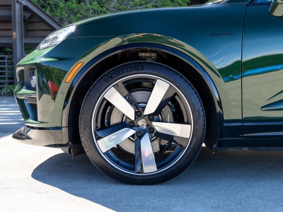 2024 Porsche Macan Macan Turbo Electric