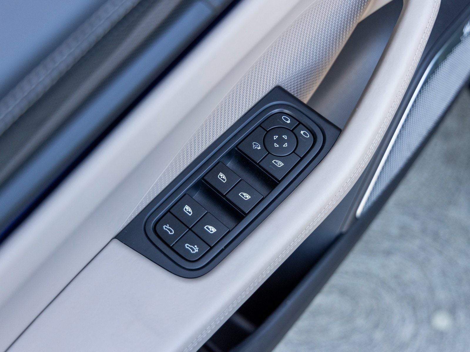 2024 Porsche Macan Macan Turbo Electric