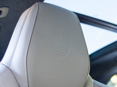 2024 Porsche Macan Macan Turbo Electric