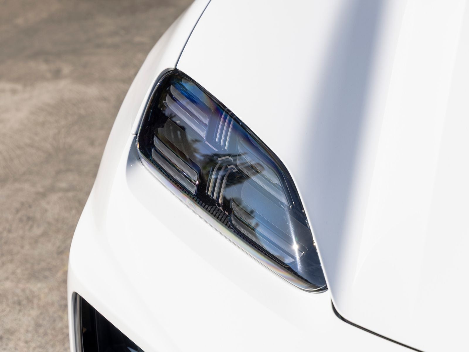 2025 Porsche Macan Turbo Electric - Photo 14