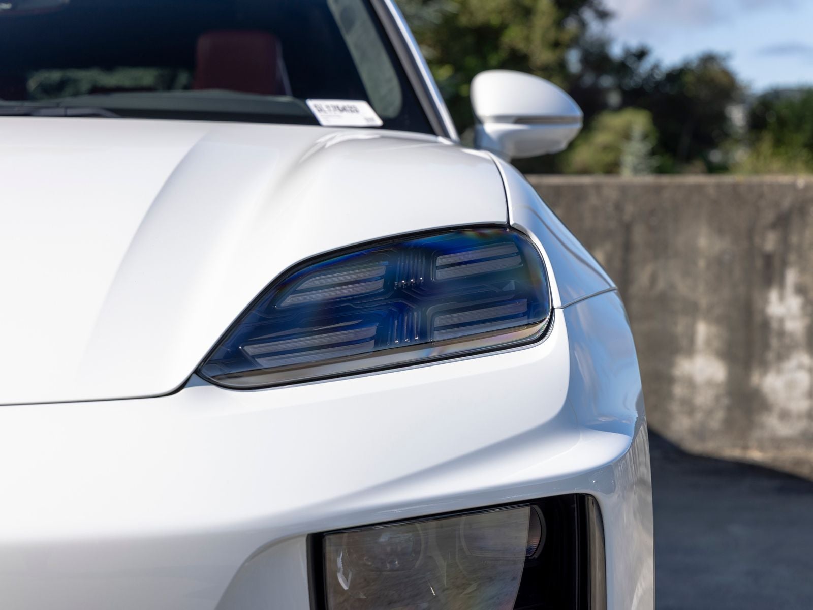 2025 Porsche Macan Turbo Electric - Photo 17