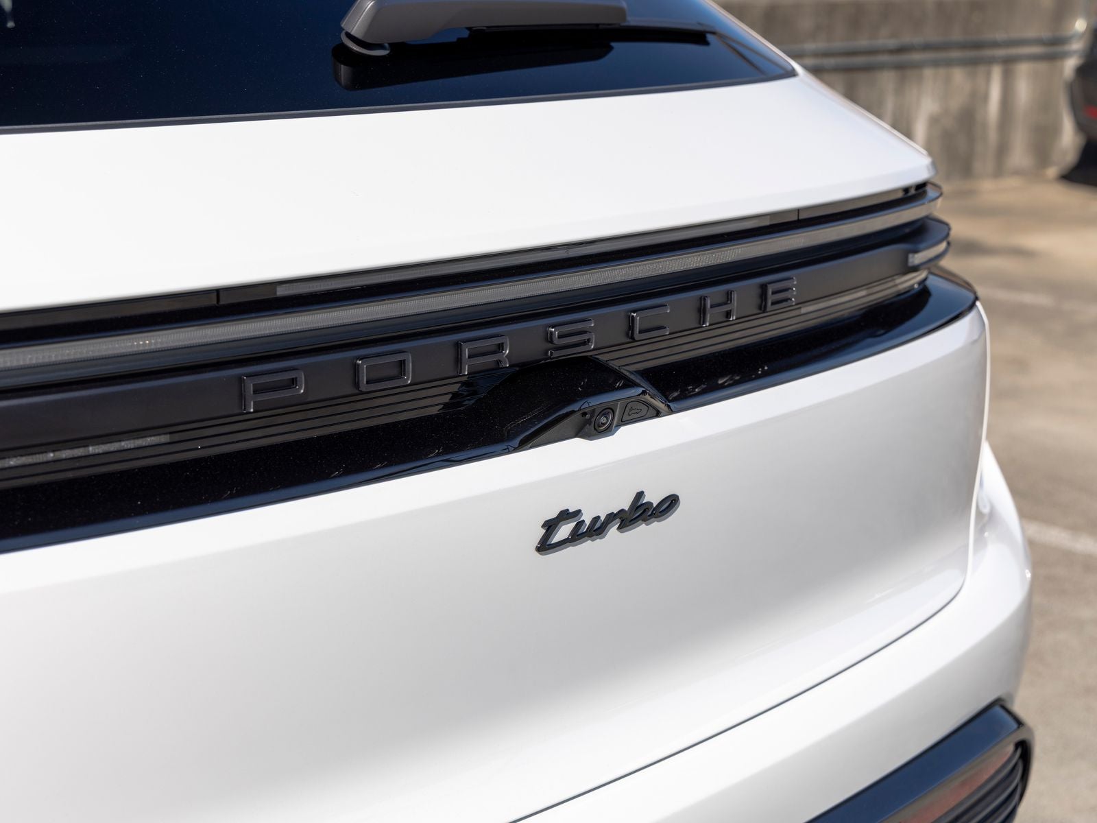 2025 Porsche Macan Turbo Electric - Photo 21