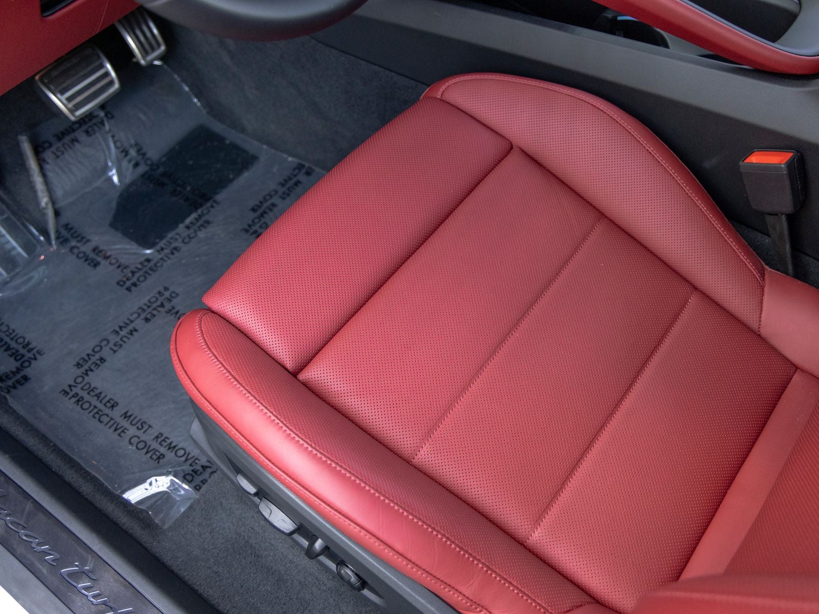 2025 Porsche Macan Turbo Electric - Photo 29