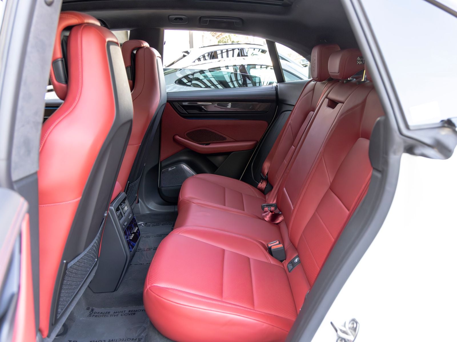 2025 Porsche Macan Turbo Electric - Photo 45