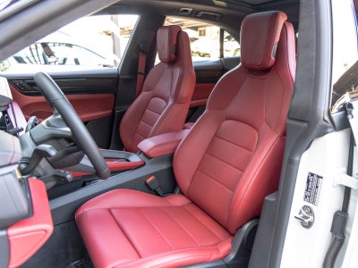 2025 Porsche Macan Turbo Electric