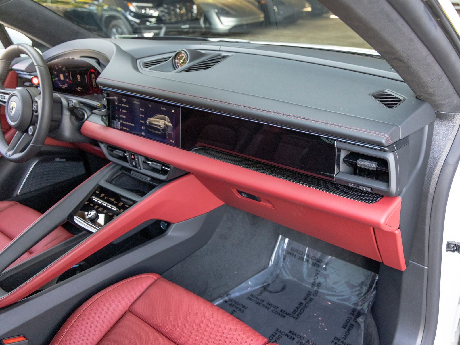 2025 Porsche Macan Turbo Electric - Photo 60