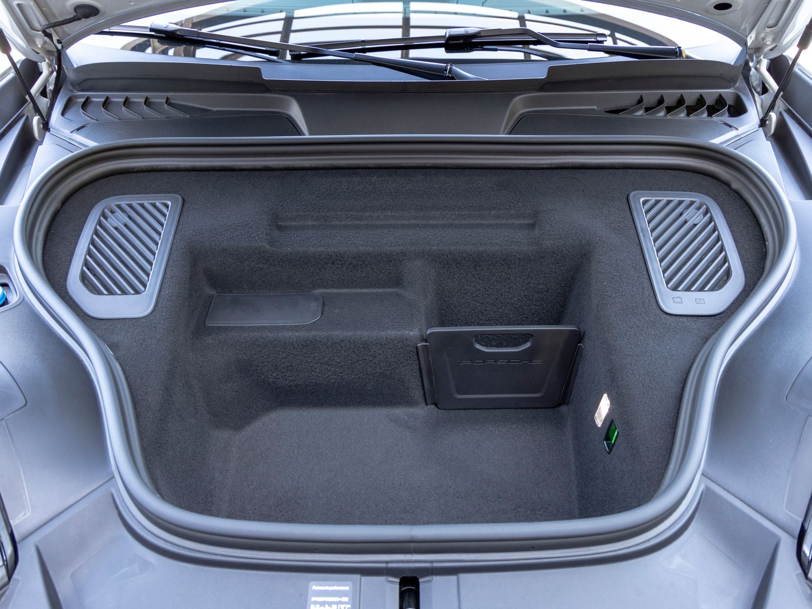 2025 Porsche Macan Turbo Electric