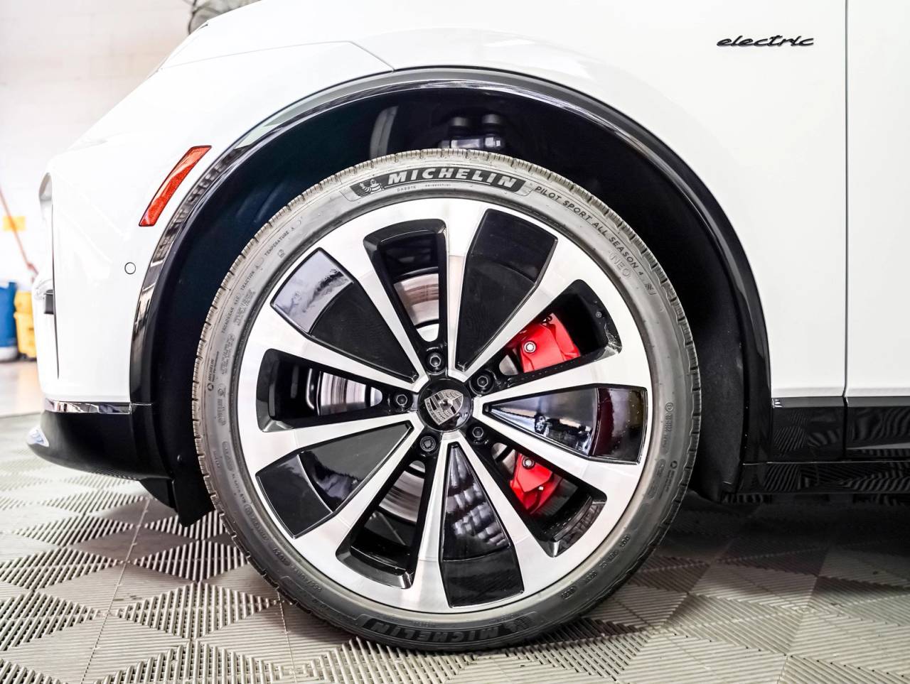 2025 Porsche Macan Turbo Electric