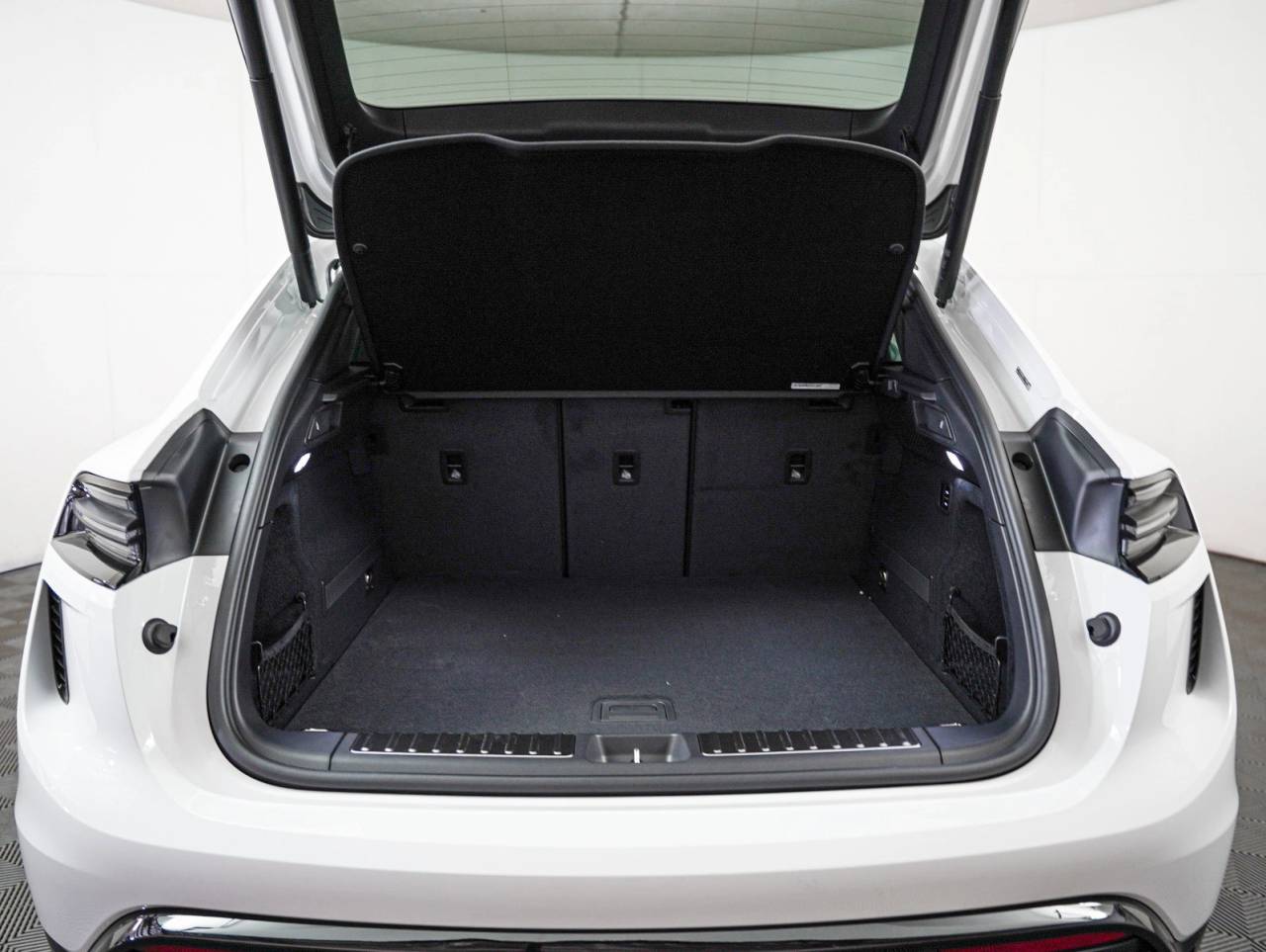 2025 Porsche Macan Turbo Electric