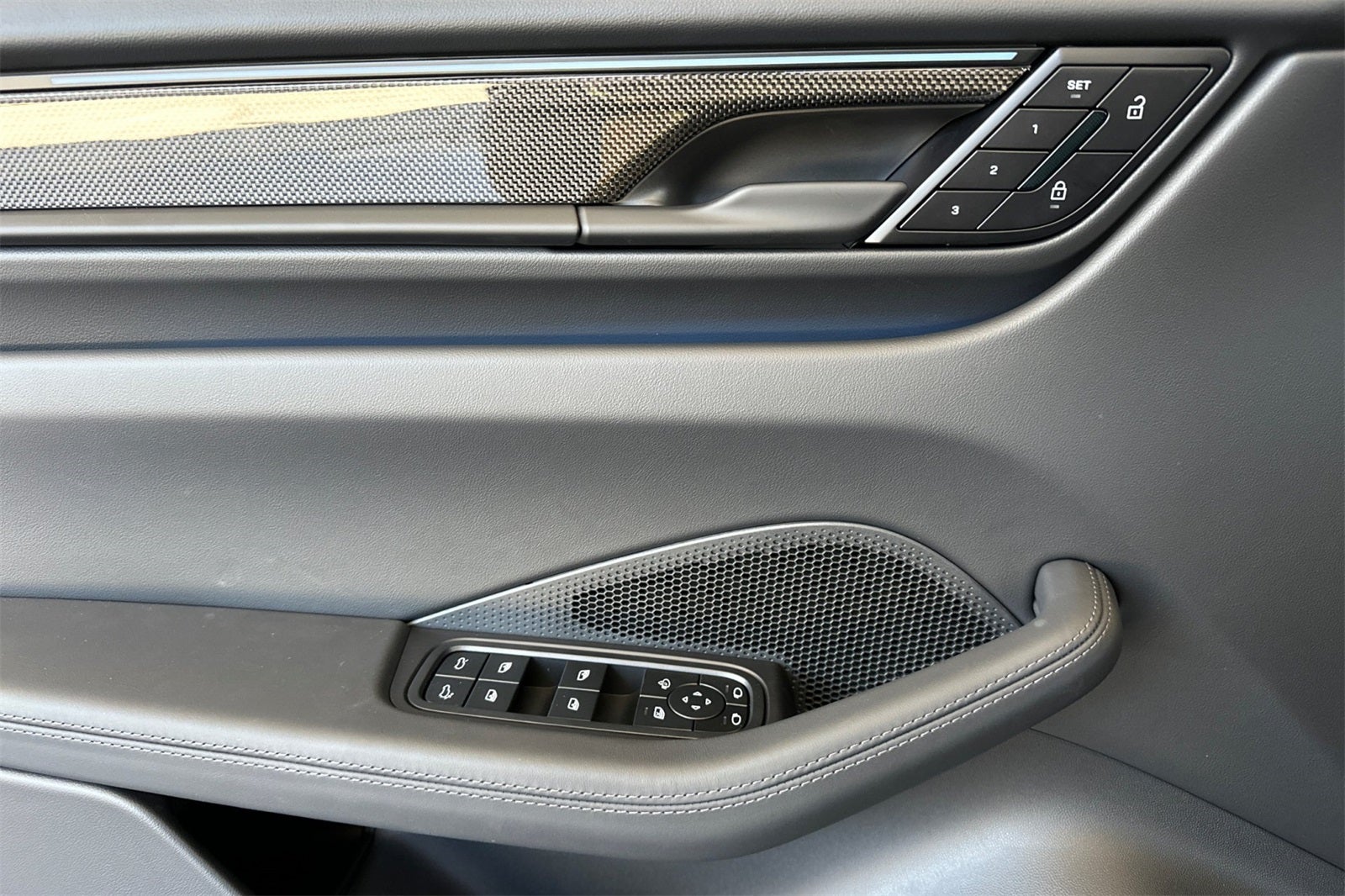 2025 Porsche Macan Macan Turbo Electric