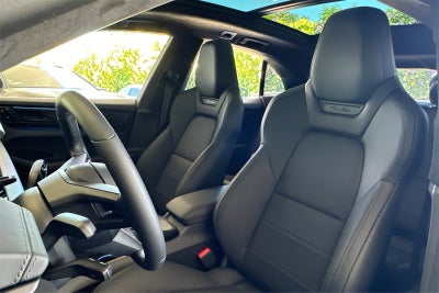 2025 Porsche Macan Macan Turbo Electric