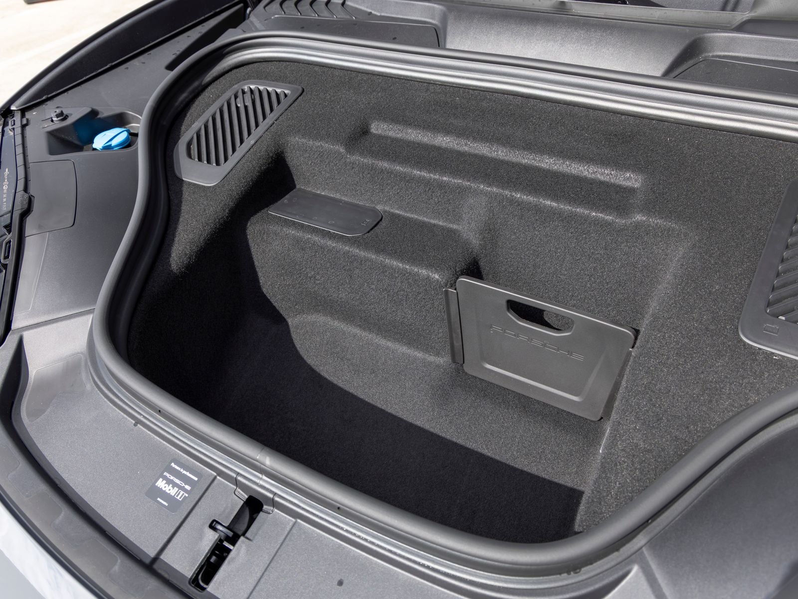 2025 Porsche Macan Turbo Electric