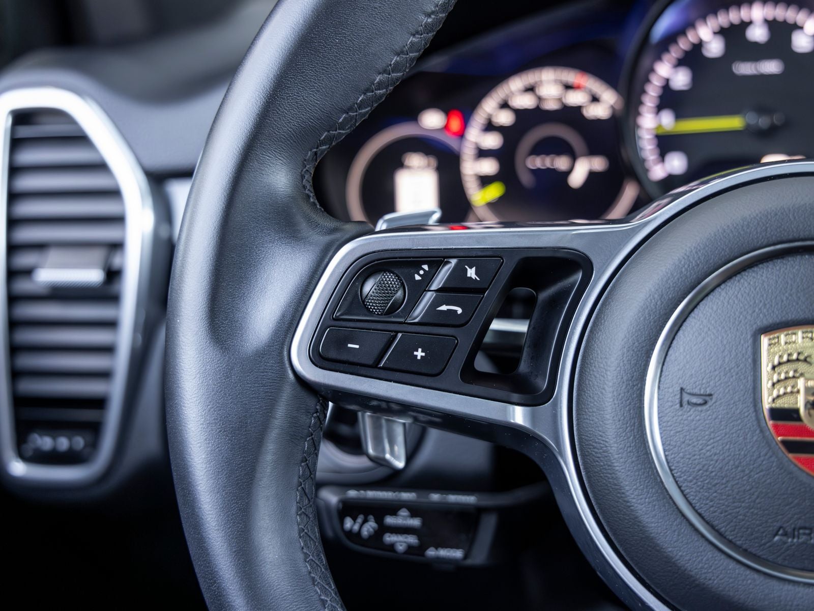 2023 Porsche Cayenne Cayenne E-Hybrid Platinum Edition (MY23)