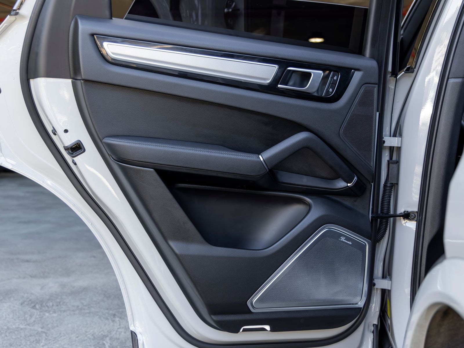 2023 Porsche Cayenne Cayenne E-Hybrid Platinum Edition (MY23)