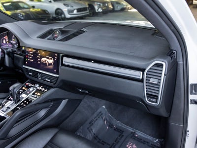 2023 Porsche Cayenne Cayenne E-Hybrid Platinum Edition (MY23)