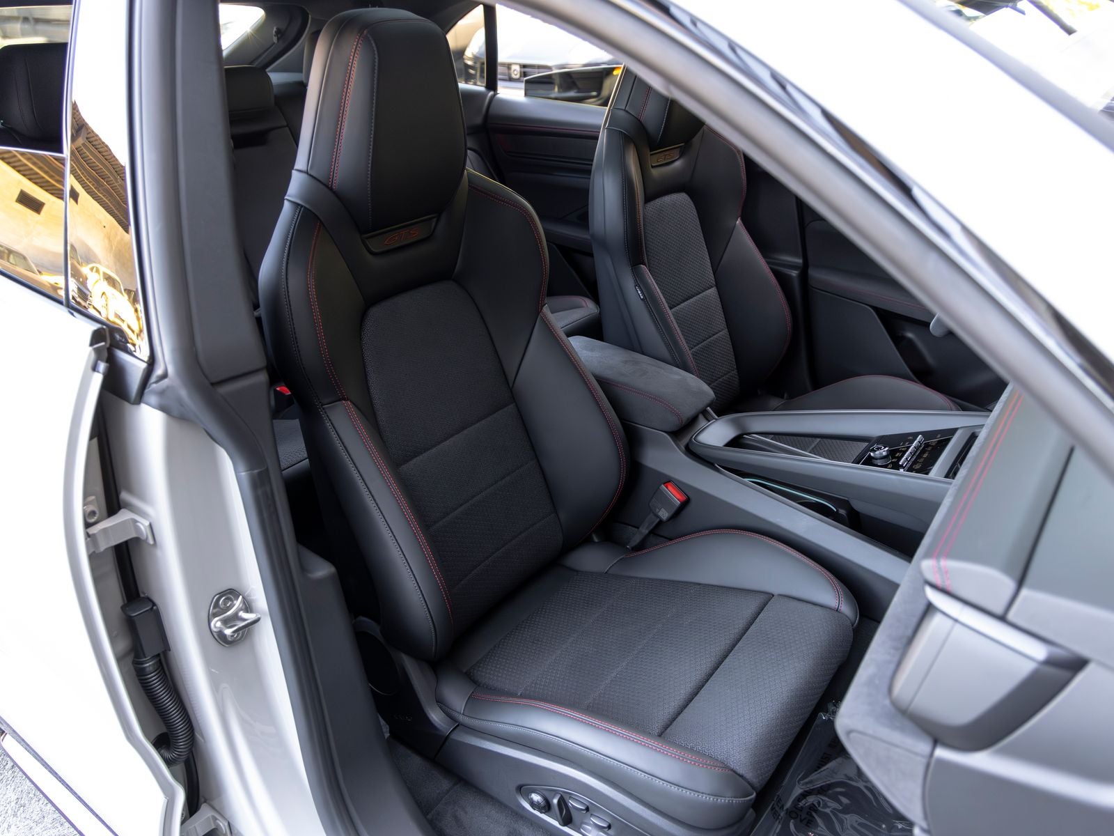 2026 Porsche Macan Macan GTS Electric