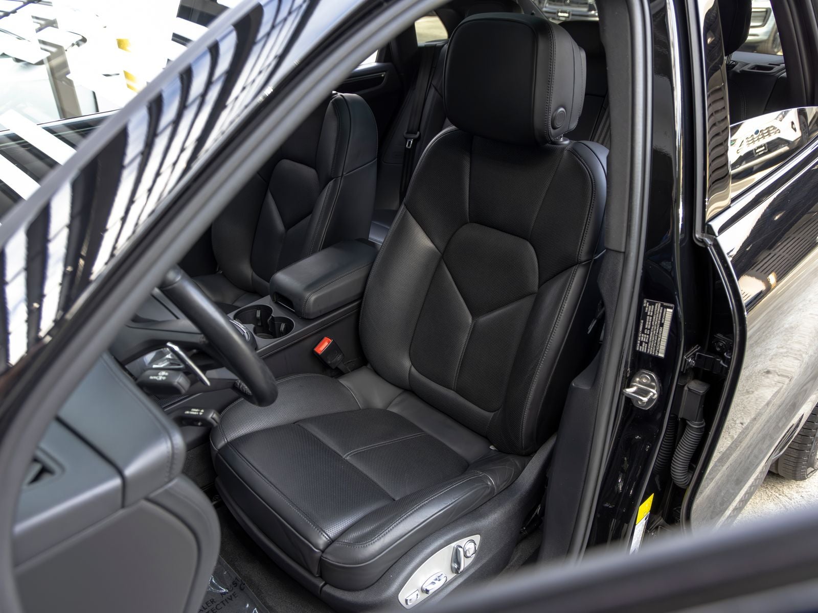 2022 Porsche Macan S