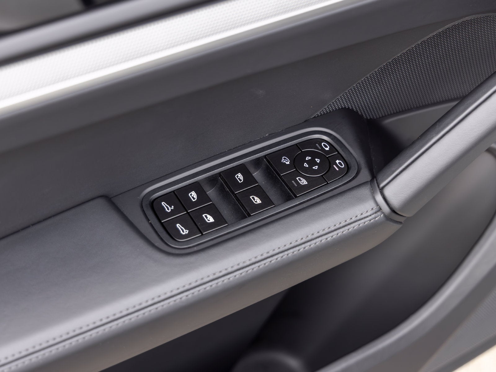 2026 Porsche Cayenne Coupe Base