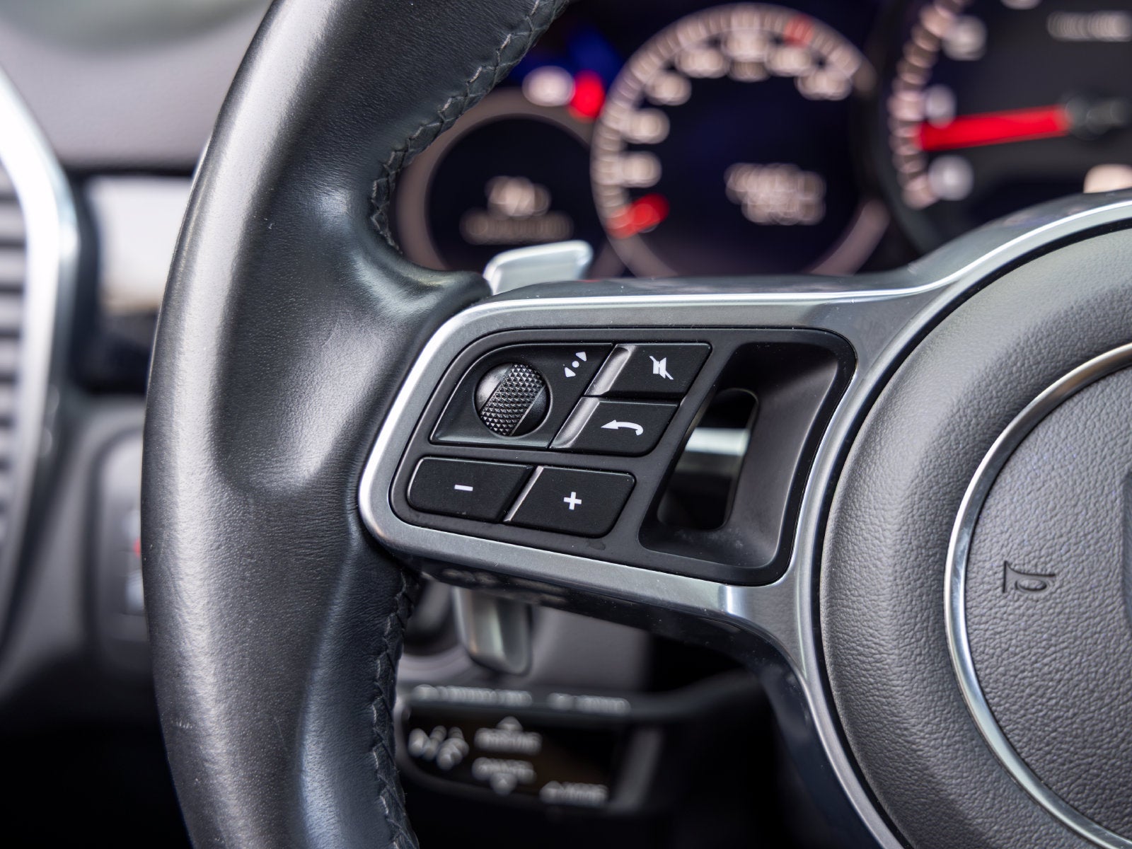 2022 Porsche Cayenne Cayenne Coupe Platinum Edition
