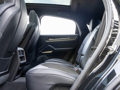 2025 Porsche Cayenne Cayenne GTS Coupe